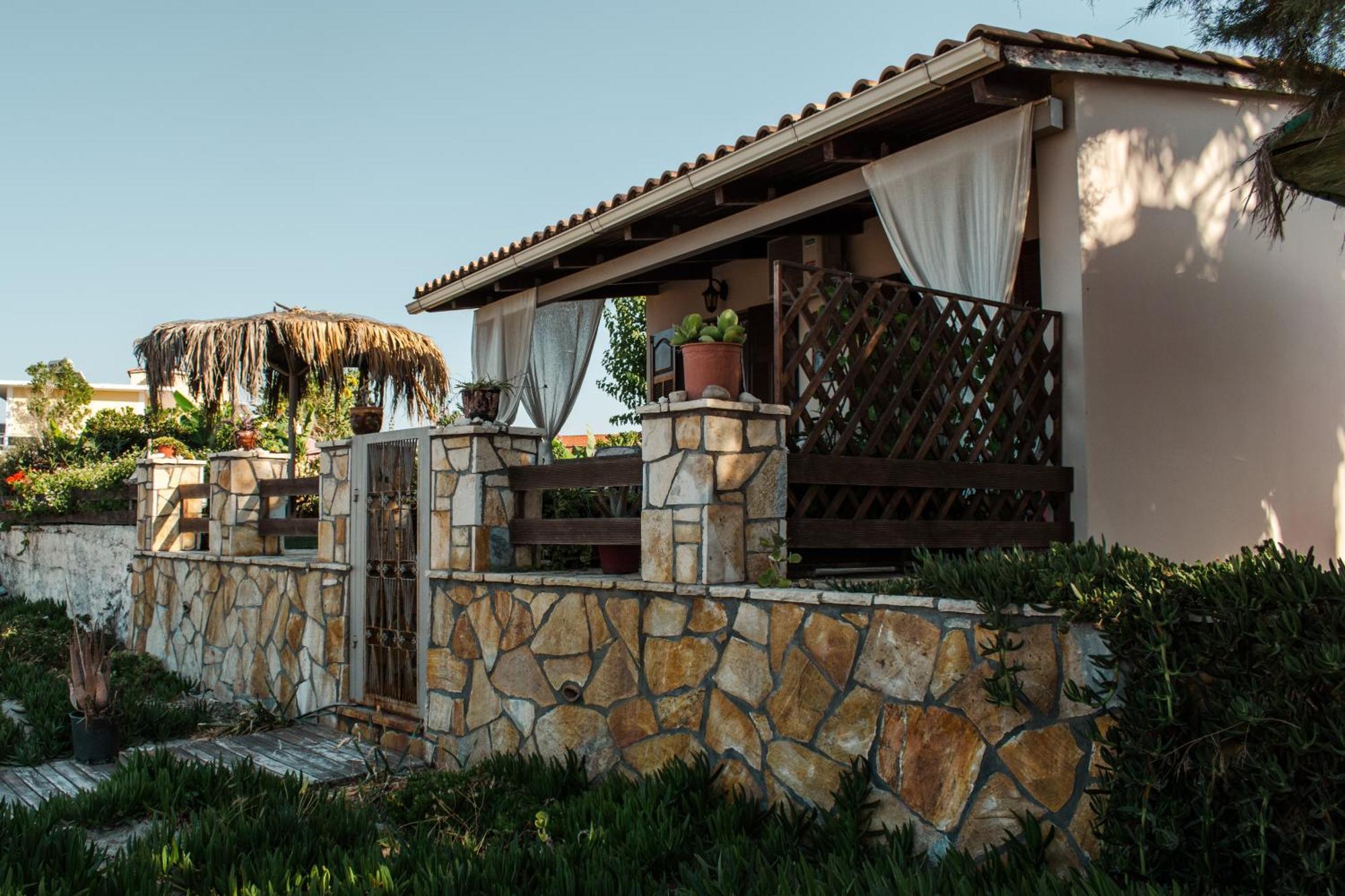 Garden Studios Alykes  Exterior photo