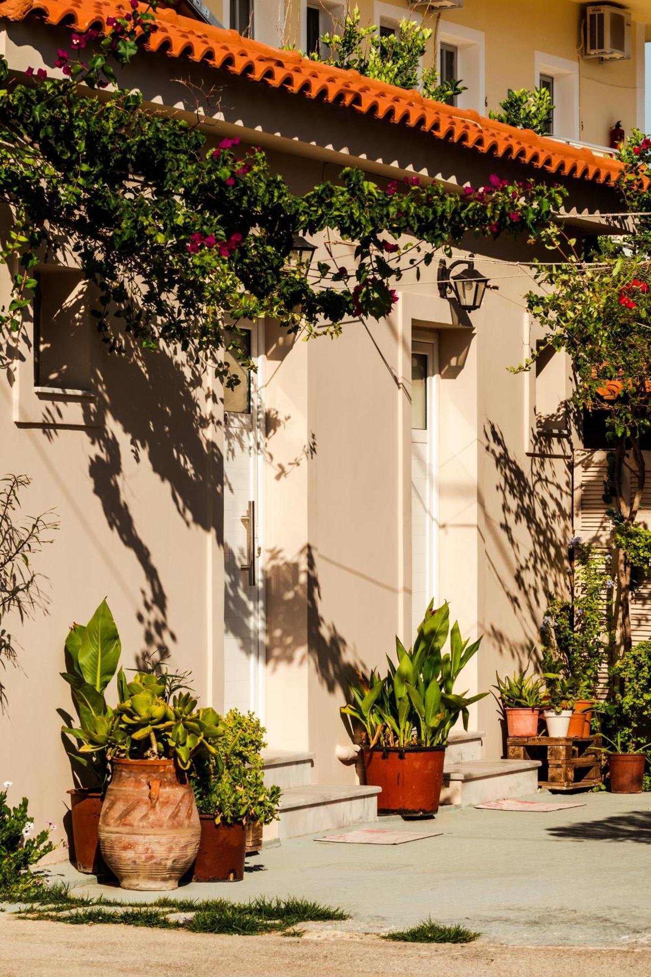Garden Studios Alykes  Exterior photo