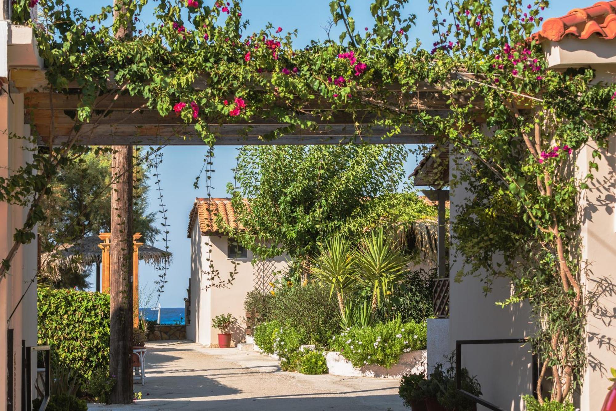 Garden Studios Alykes  Exterior photo